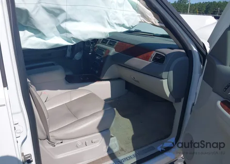 2009 Chevrolet Suburban Ltz z USA, uszkodzony, nr VIN 1GNFK36359R256609